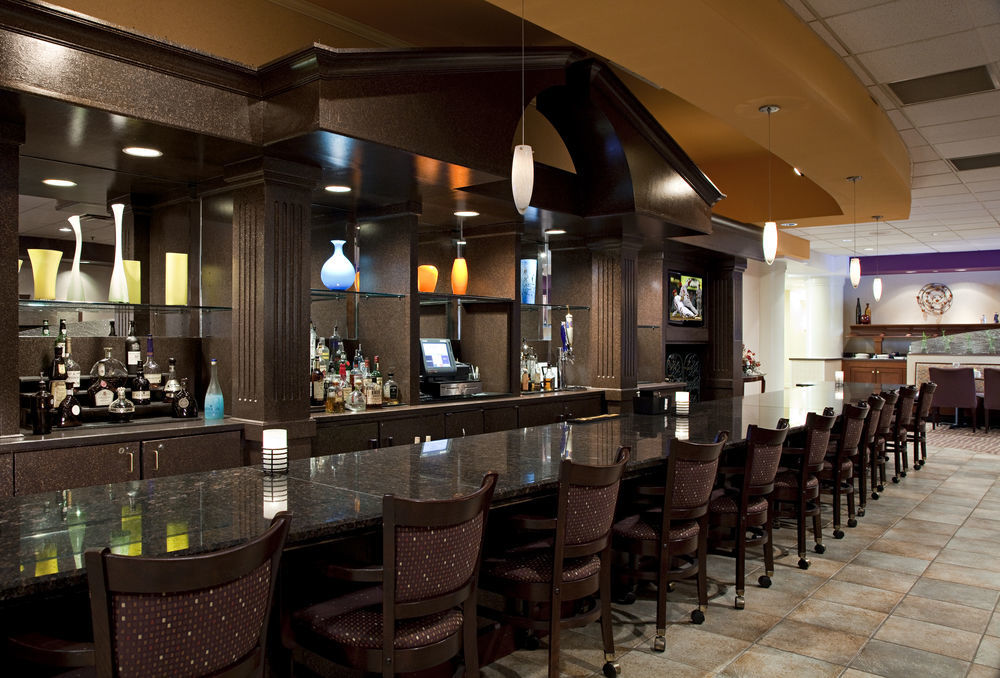 Doubletree Suites By Hilton Hotel Cincinnati - Blue Ash Sharonville Restaurant photo